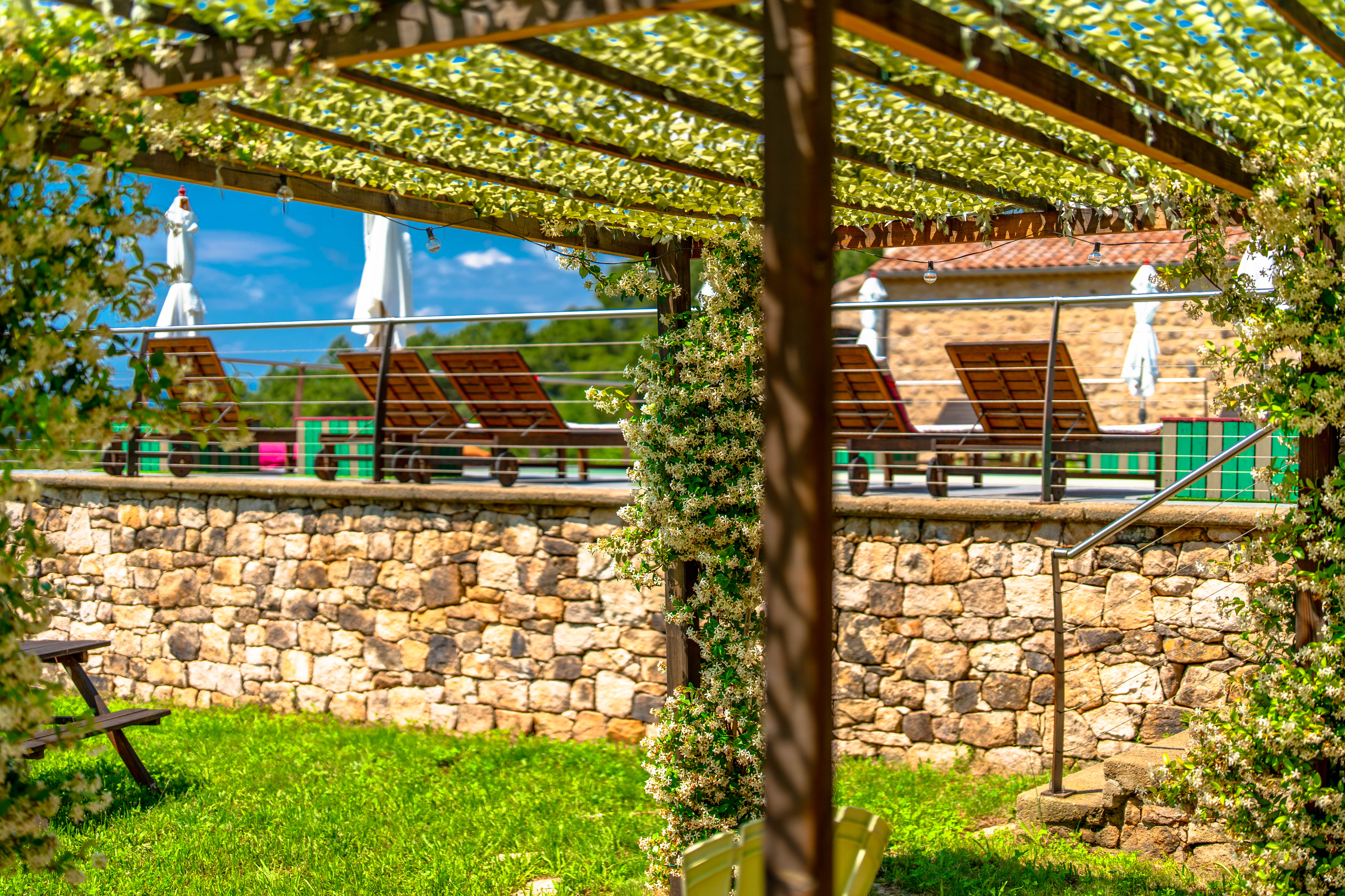 {'fr': 'Confiez nous votre bien', 'en': 'Entrust your property'}